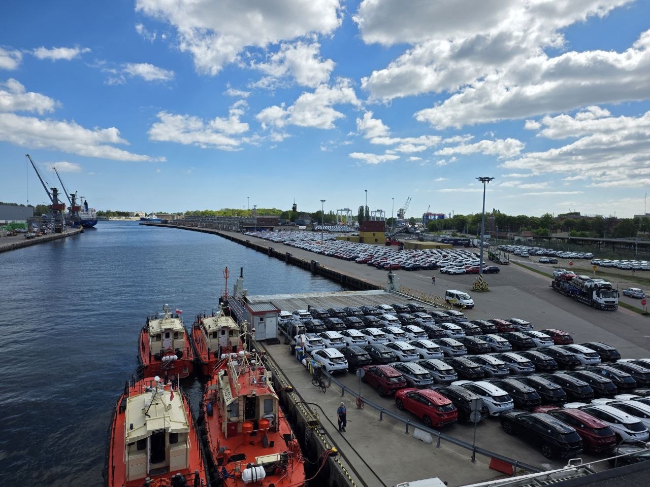 Port delivery terminal